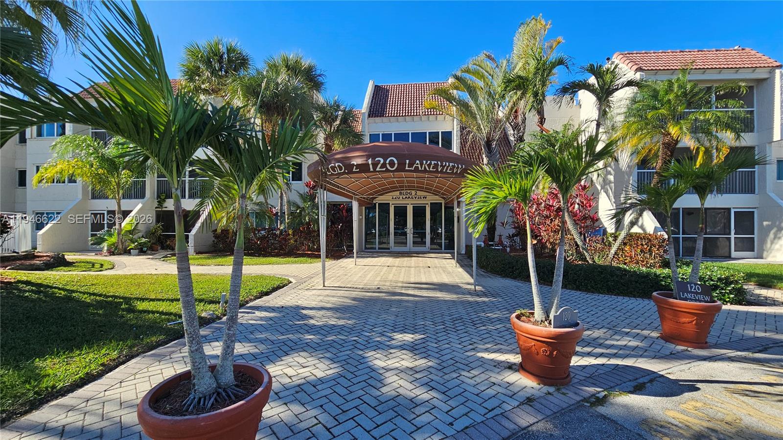 Racquet Club Apts At Bonav