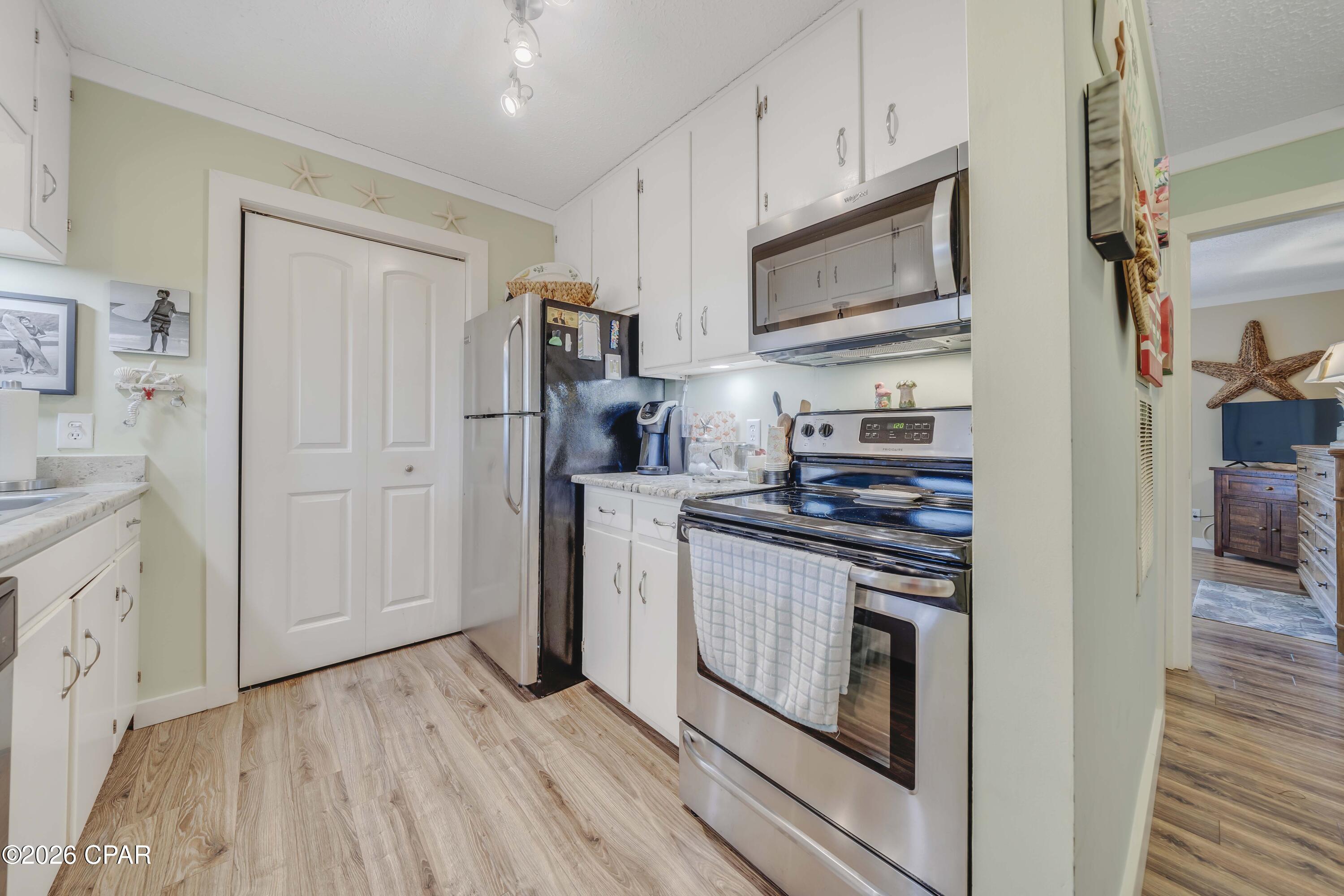 Image 11 For 6903 Lagoon Drive 30