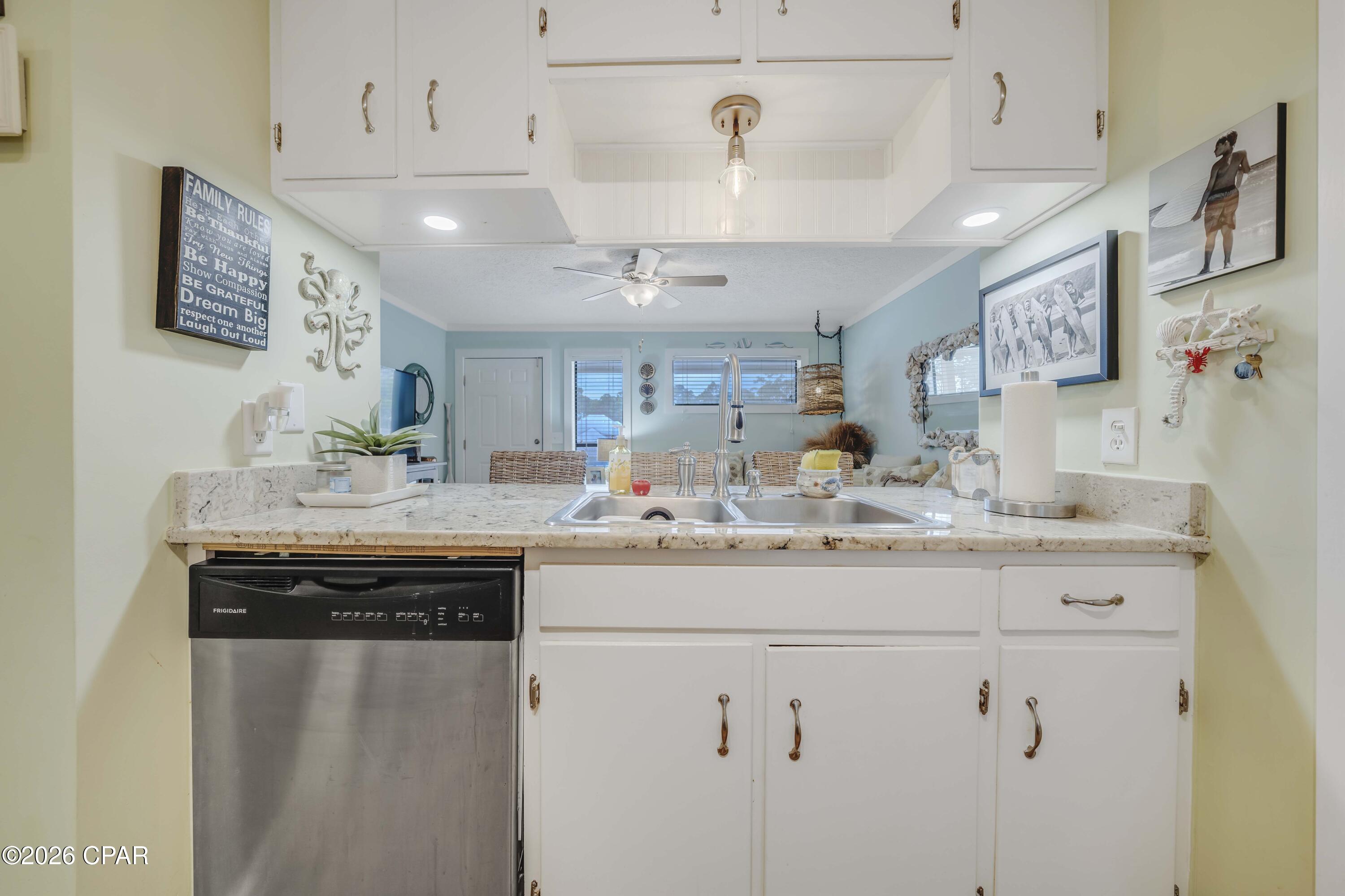 Image 13 For 6903 Lagoon Drive 30