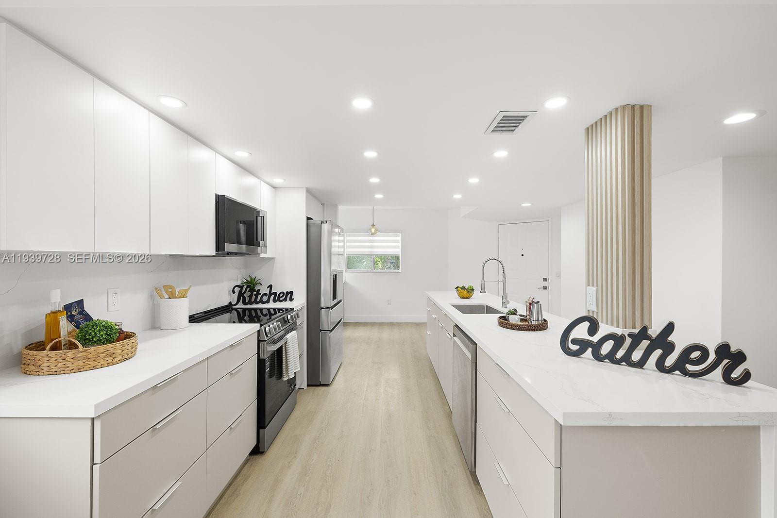 Ivanhoe East At Century V