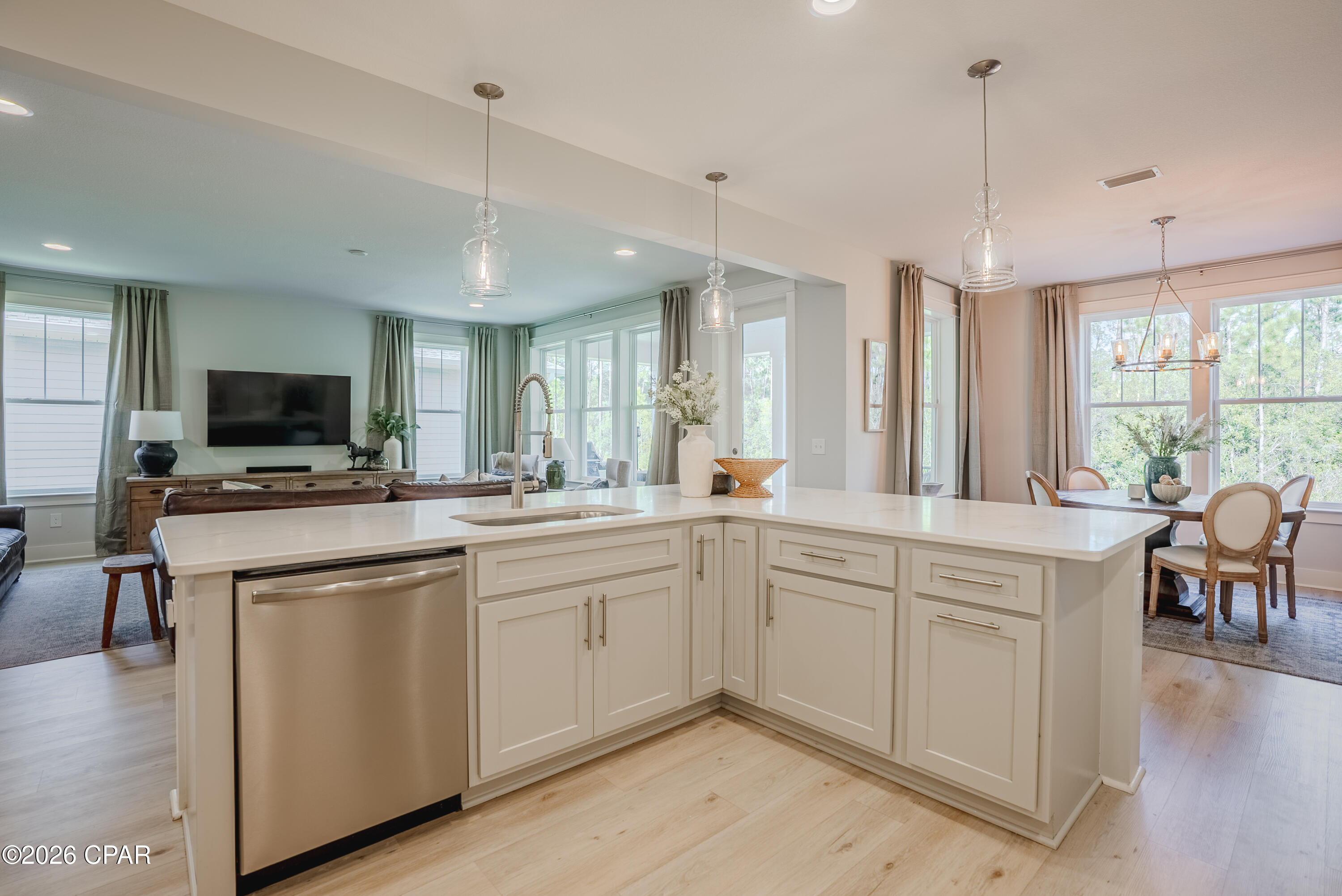 Listing photo id 19 for 929 Breakfast Point Boulevard