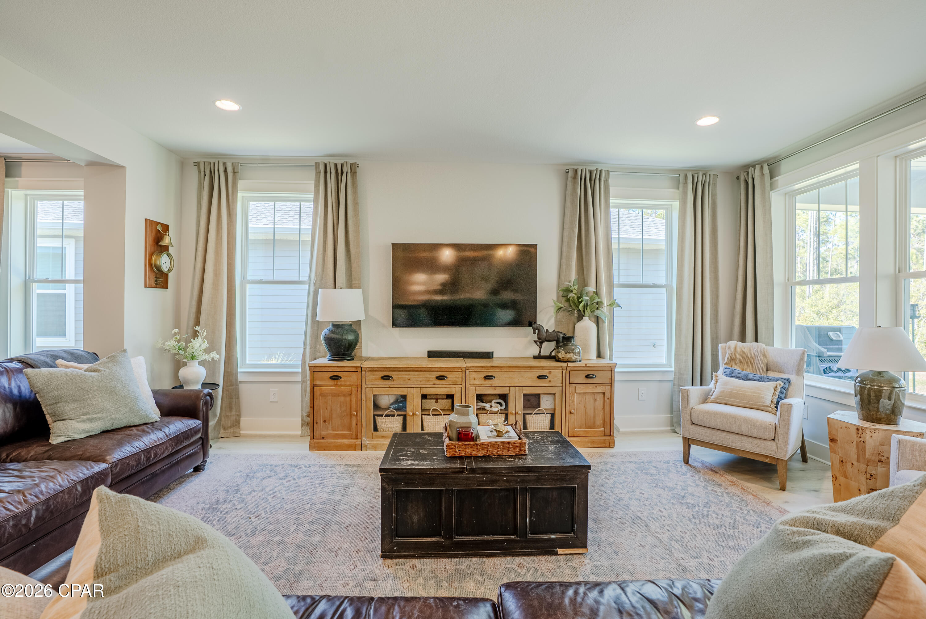 Listing photo id 21 for 929 Breakfast Point Boulevard