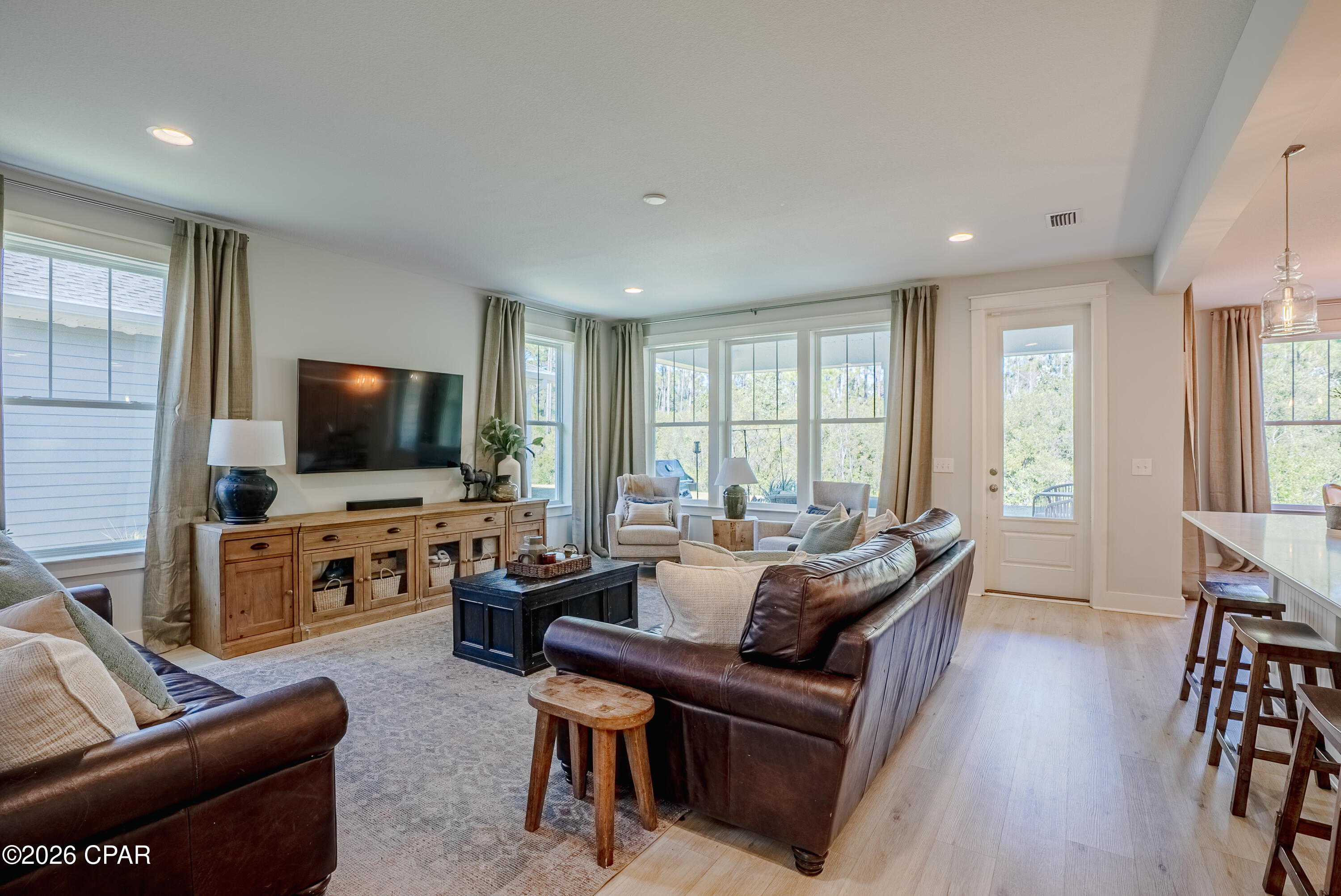 Listing photo id 22 for 929 Breakfast Point Boulevard