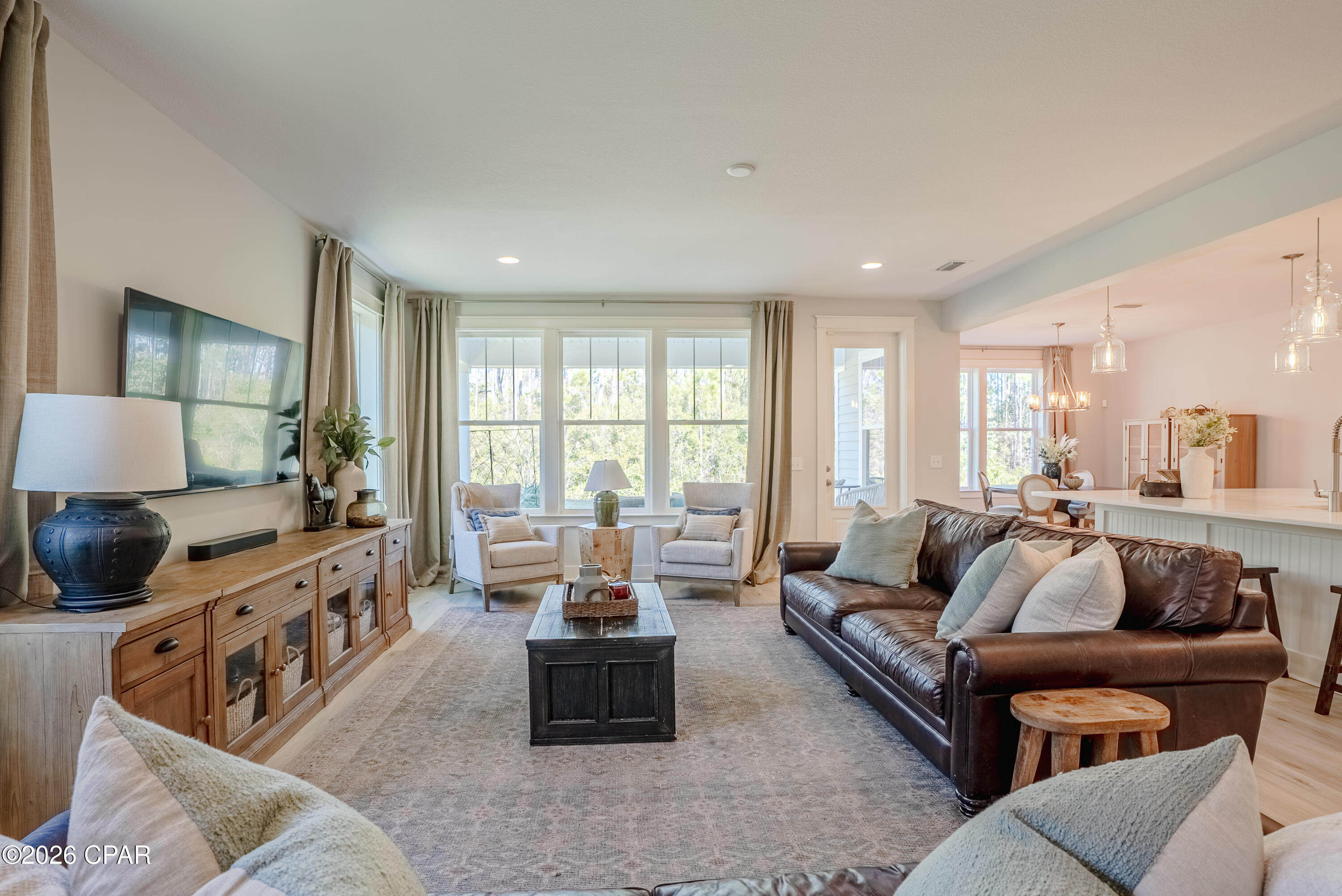 Listing photo id 23 for 929 Breakfast Point Boulevard