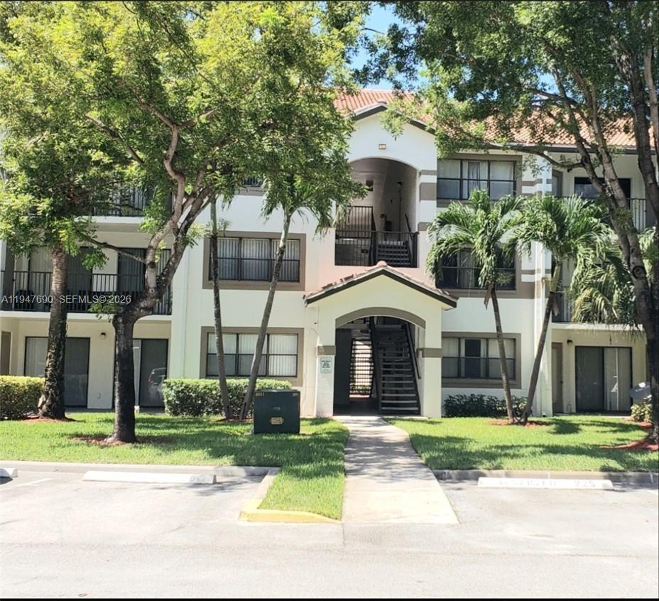 Hollywood Parc Condominiu