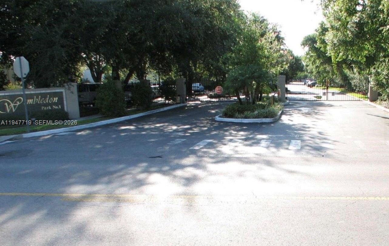 Wimbledon Park 01 Condo