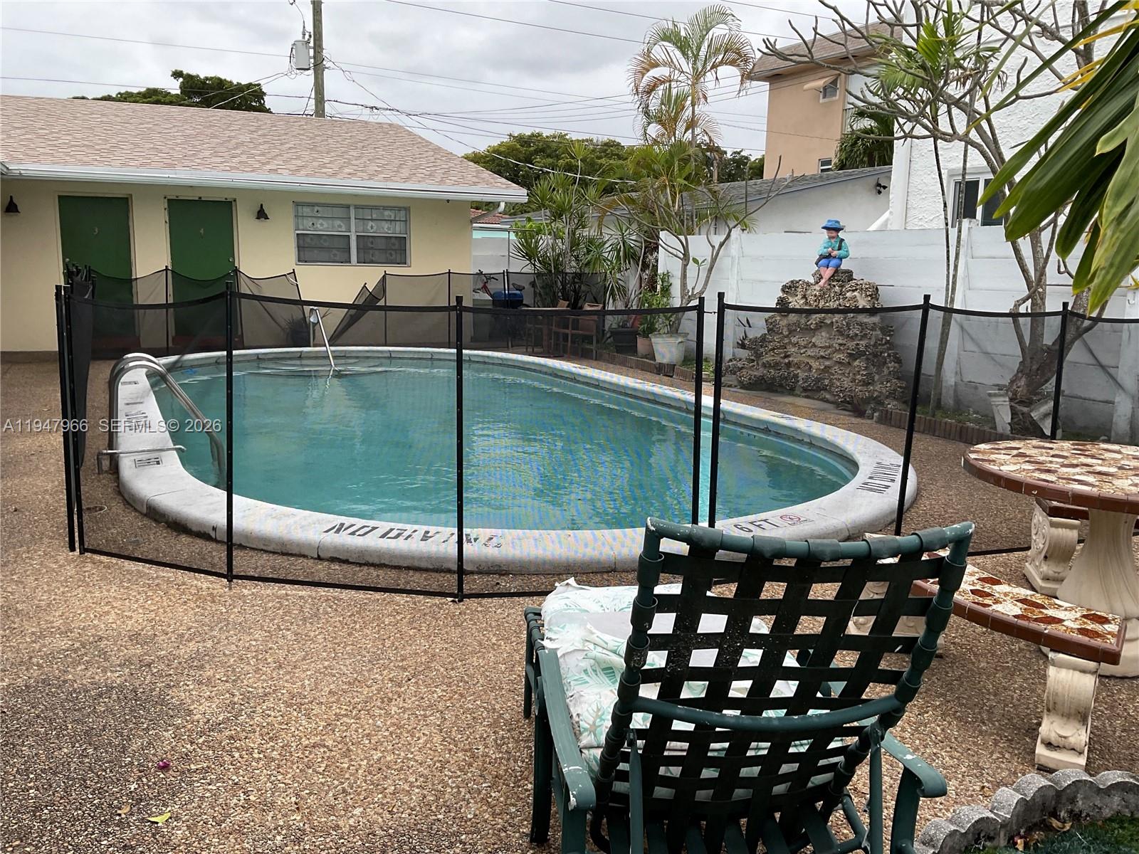 Hollywood South Side Add