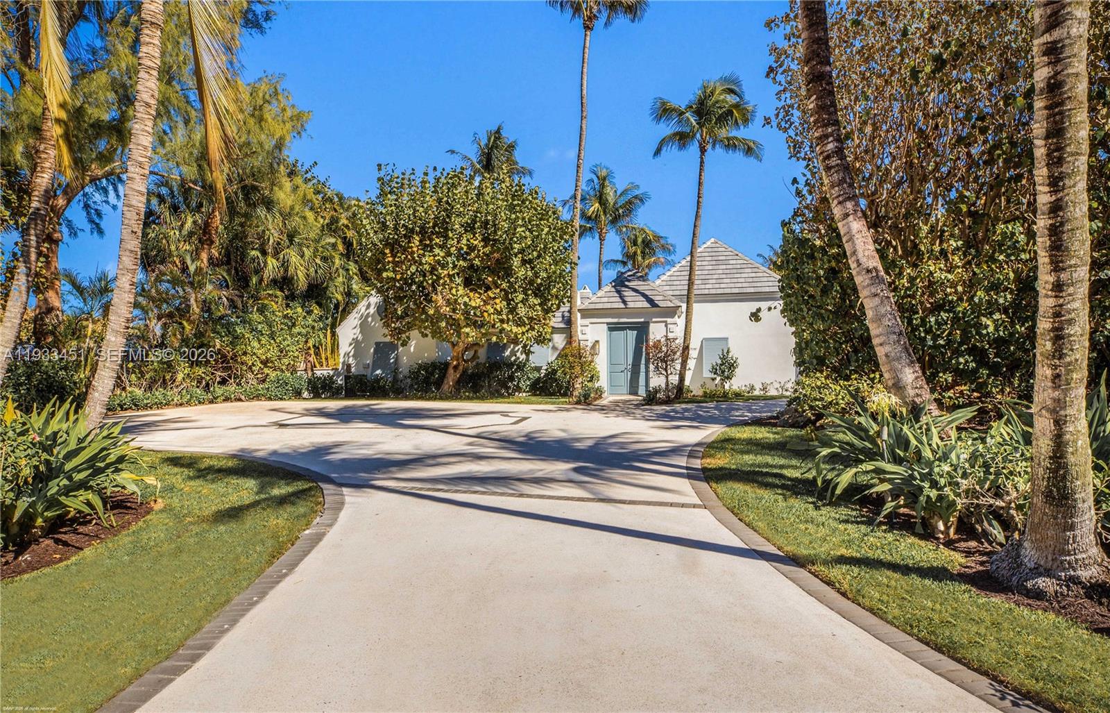Homes for sale in Jupiter Island, FL | 43 N Beach Rd, Jupiter Island, FL 33455 | MLS# A11933451