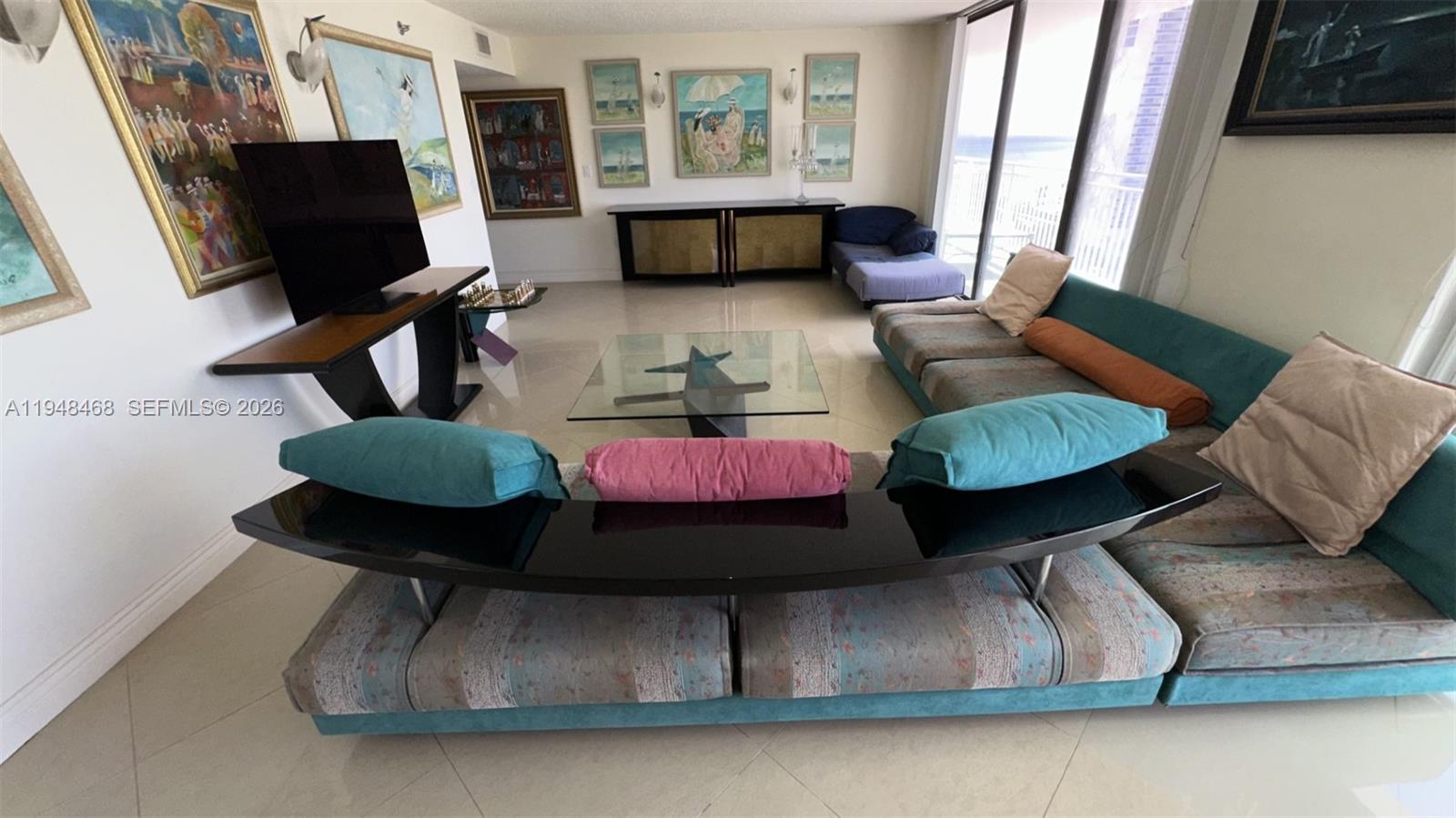 Winston Towers 600 Condo