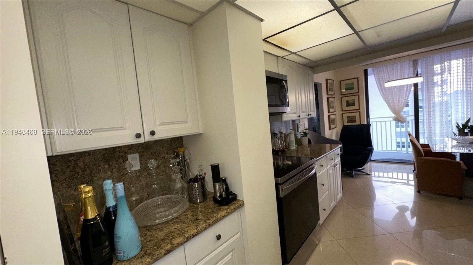 Winston Towers 600 Condo