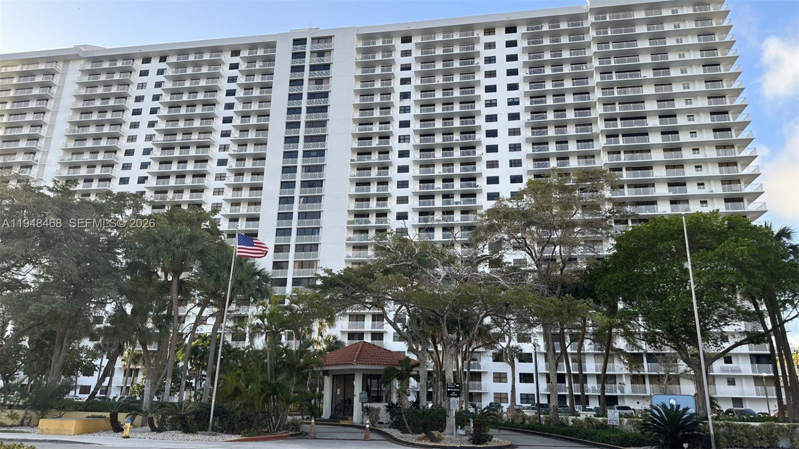 Winston Towers 600 Condo