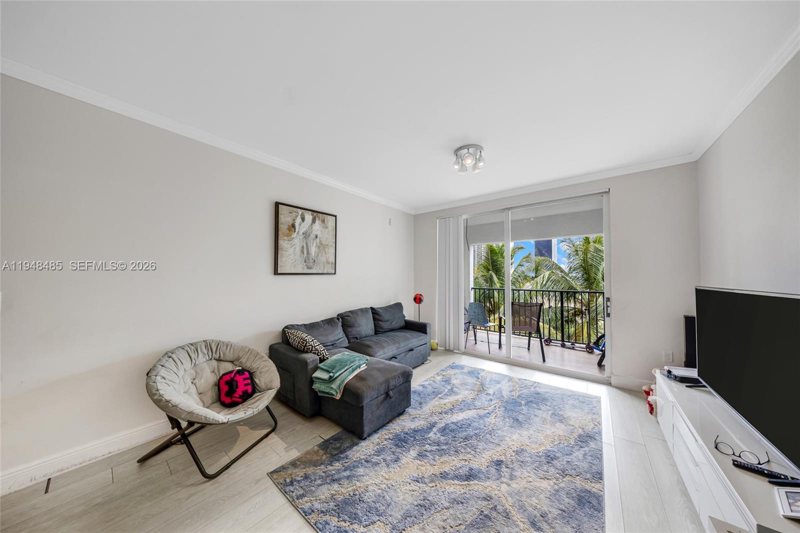 Porto Bellagio Condo