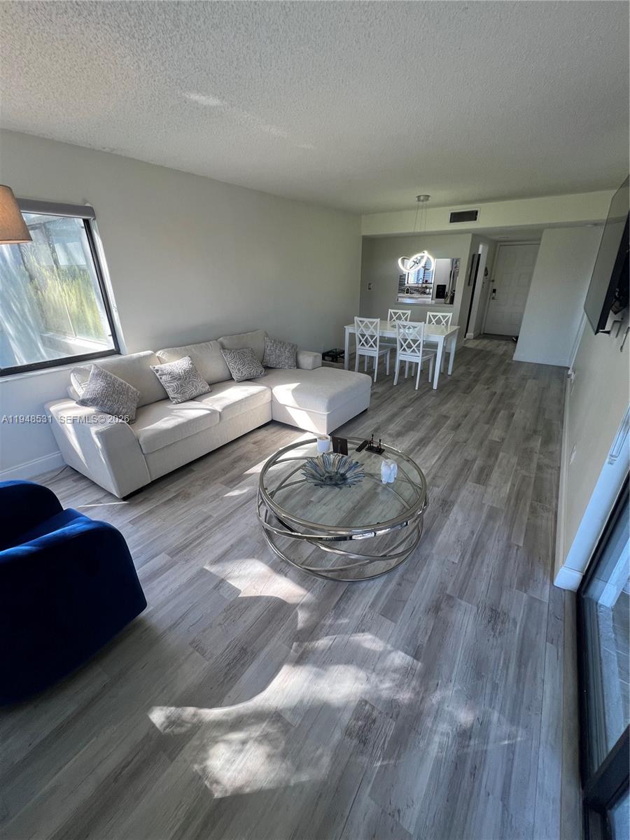 Racquet Club Village Apar