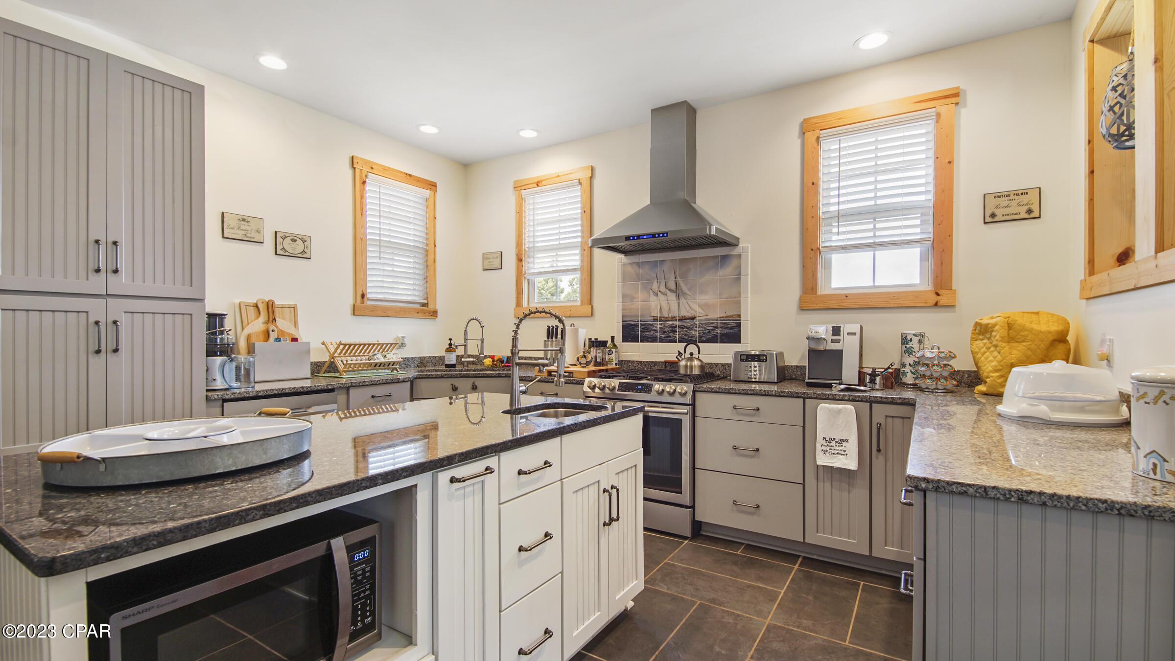 Image 12 For 930 Grace Avenue