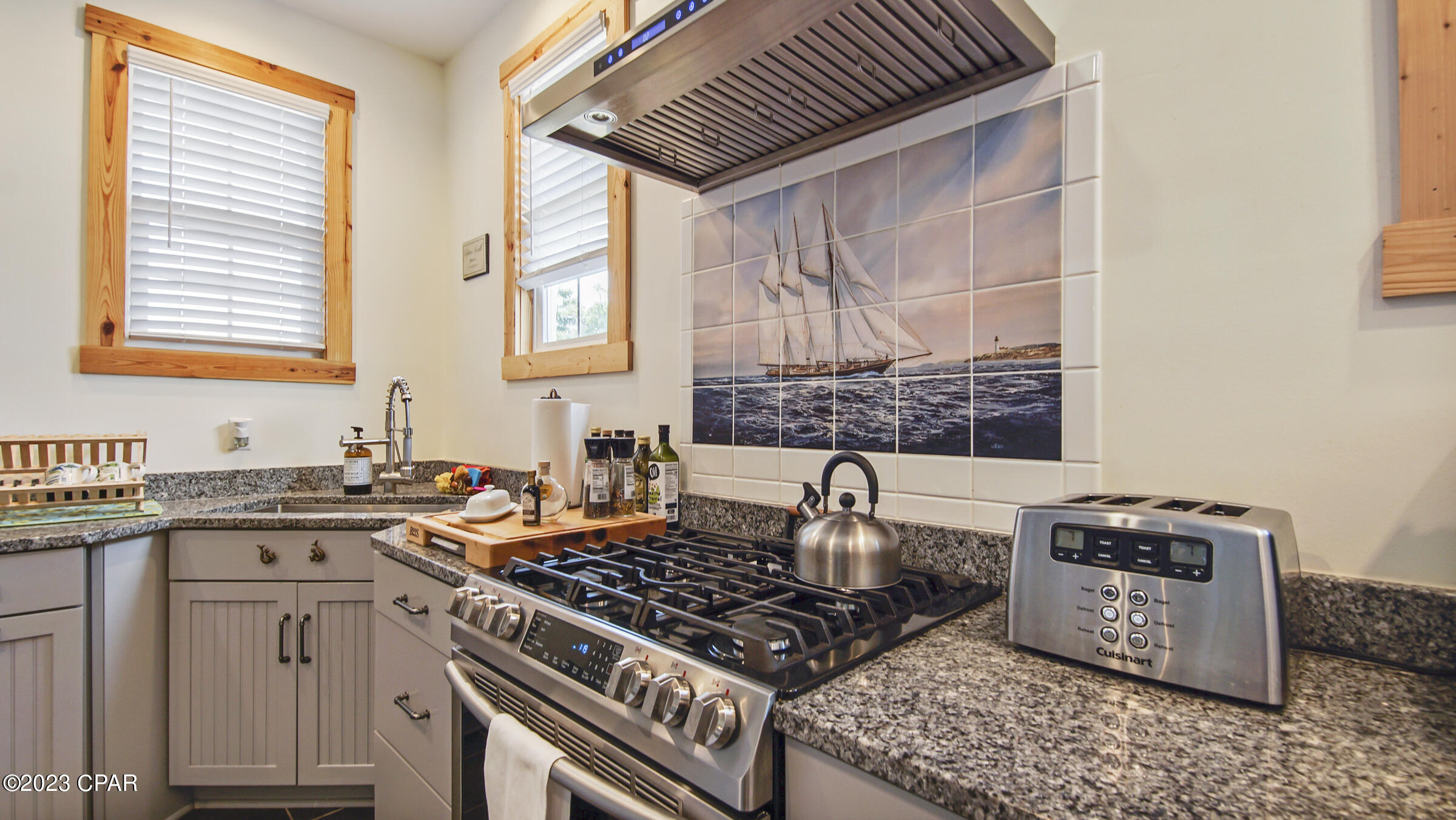 Image 13 For 930 Grace Avenue