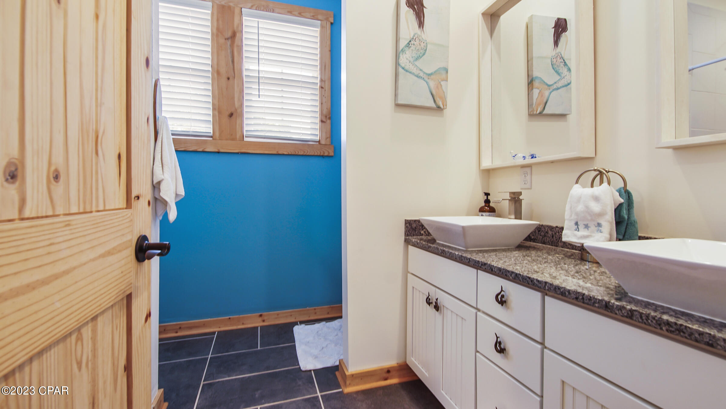 Image 21 For 930 Grace Avenue