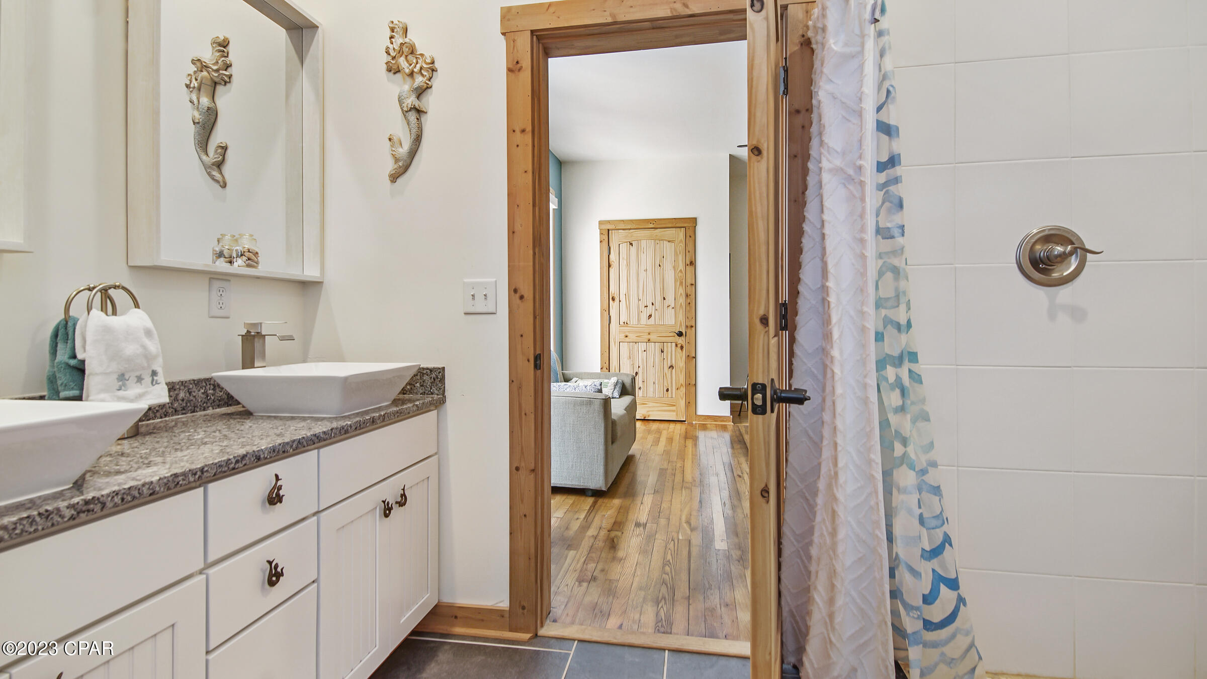 Image 23 For 930 Grace Avenue