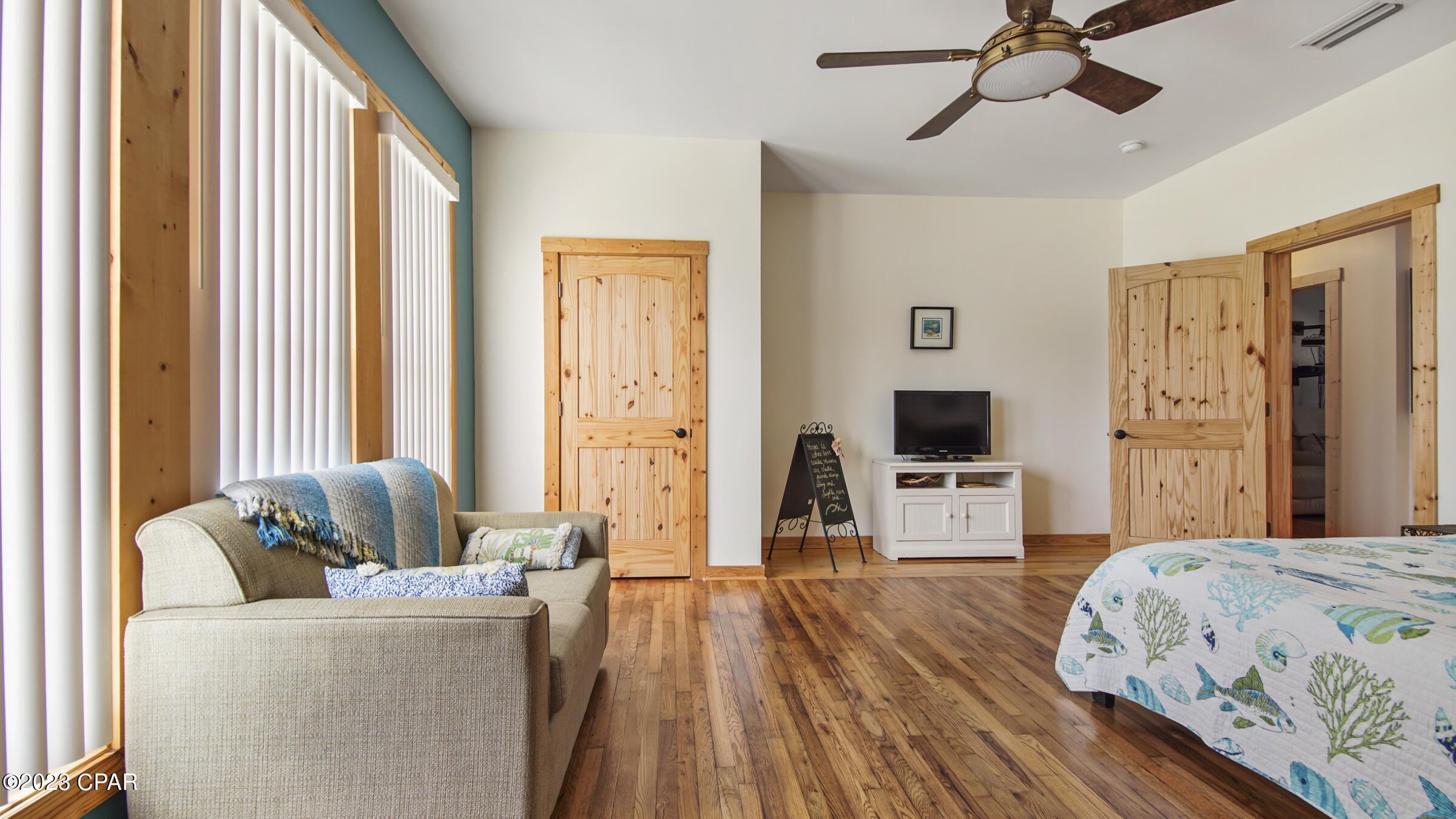 Image 24 For 930 Grace Avenue