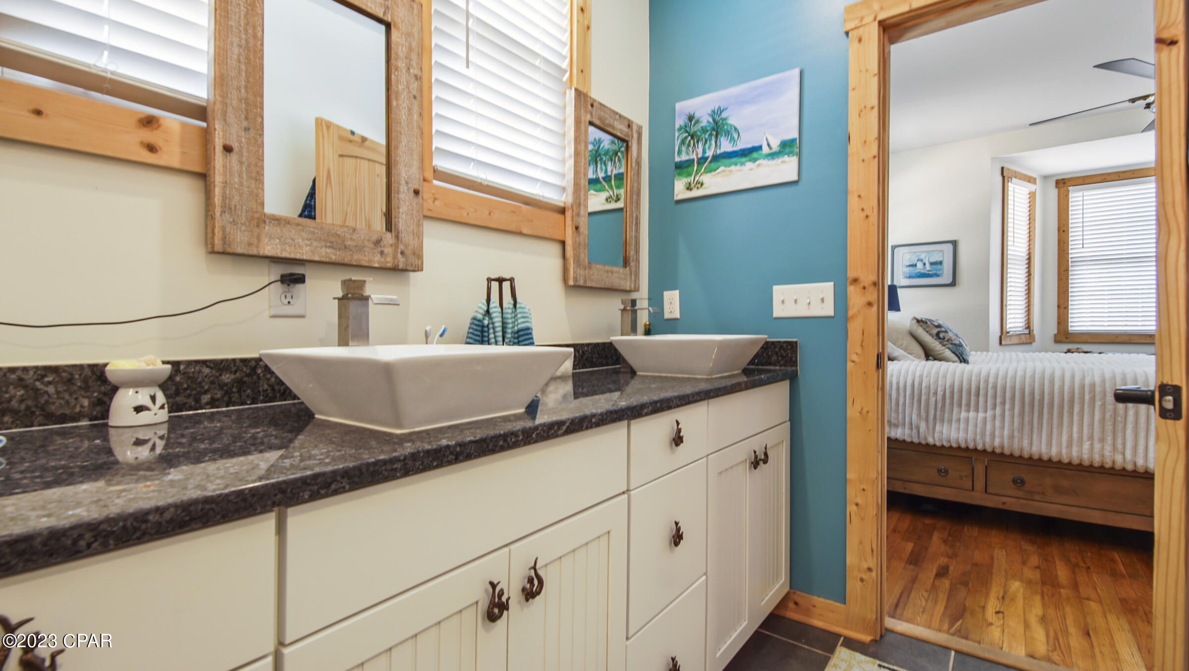 Image 29 For 930 Grace Avenue