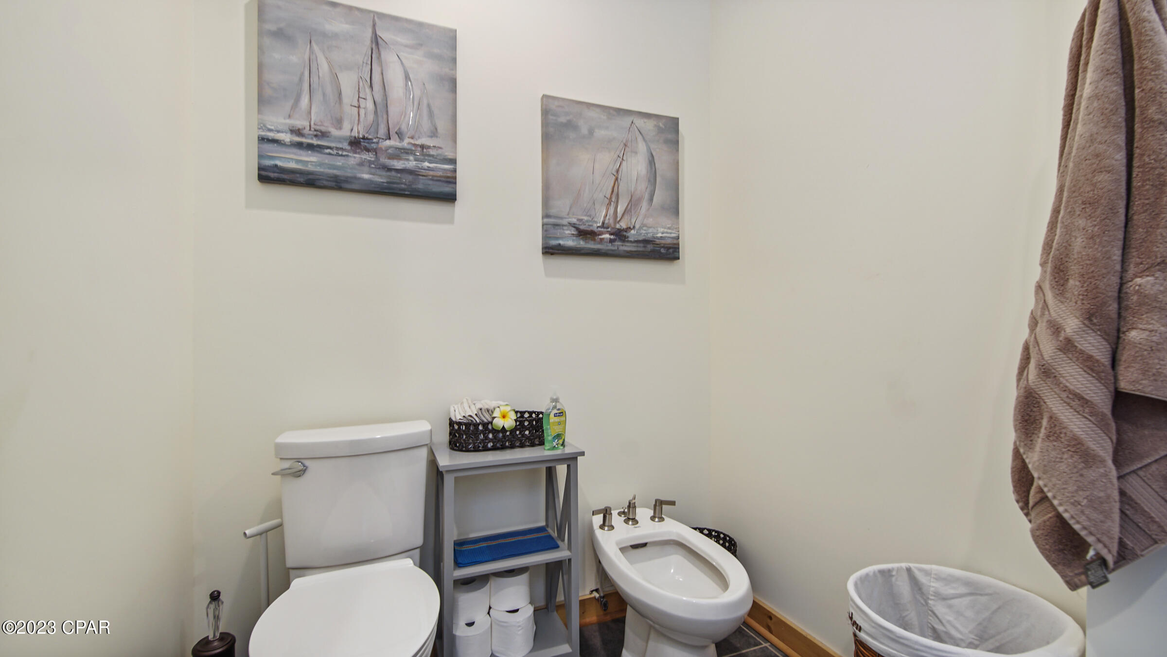 Image 30 For 930 Grace Avenue