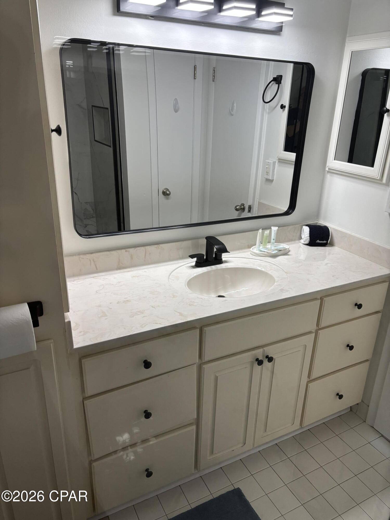 Image 18 For 8727 Thomas Drive A15