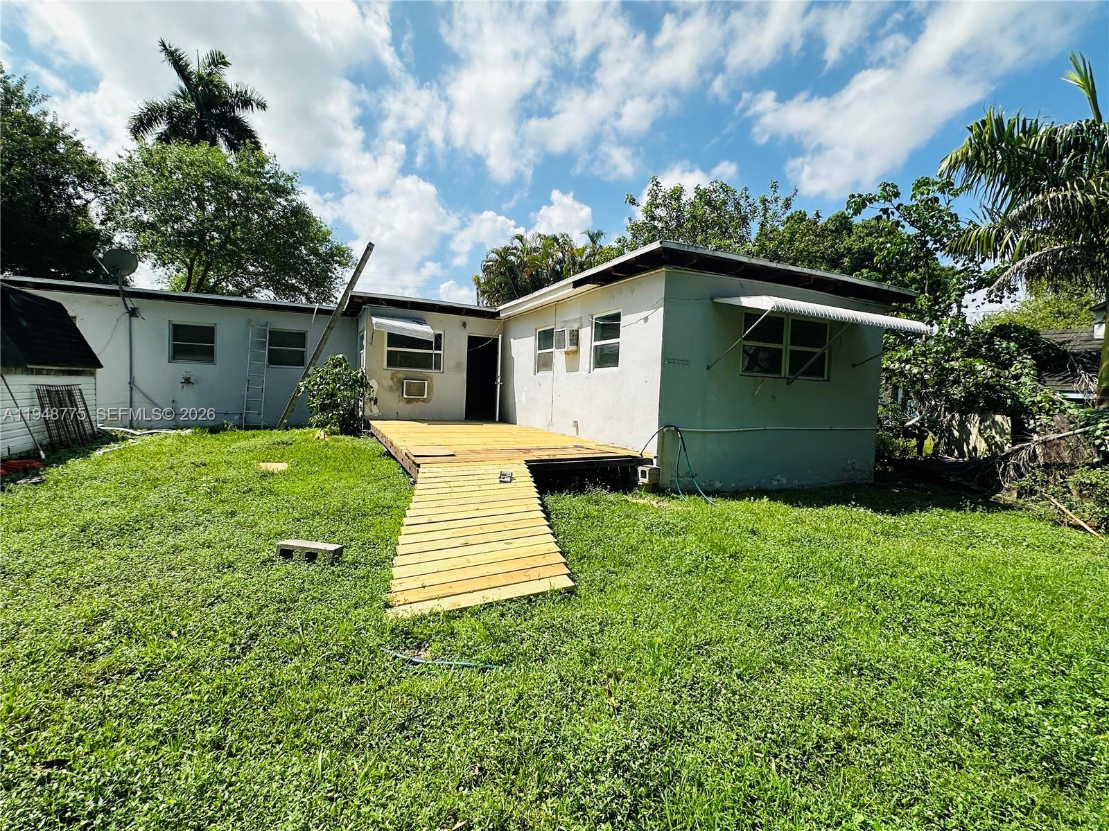 Elegant master bedroom retreat at 4548 33rd Ave - Home in Dania Beach