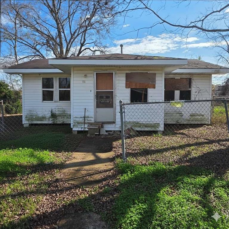 Homes for sale in Alexandria, LA | 711 Woodard St, Alexandria, LA 71302 | MLS# 2539226