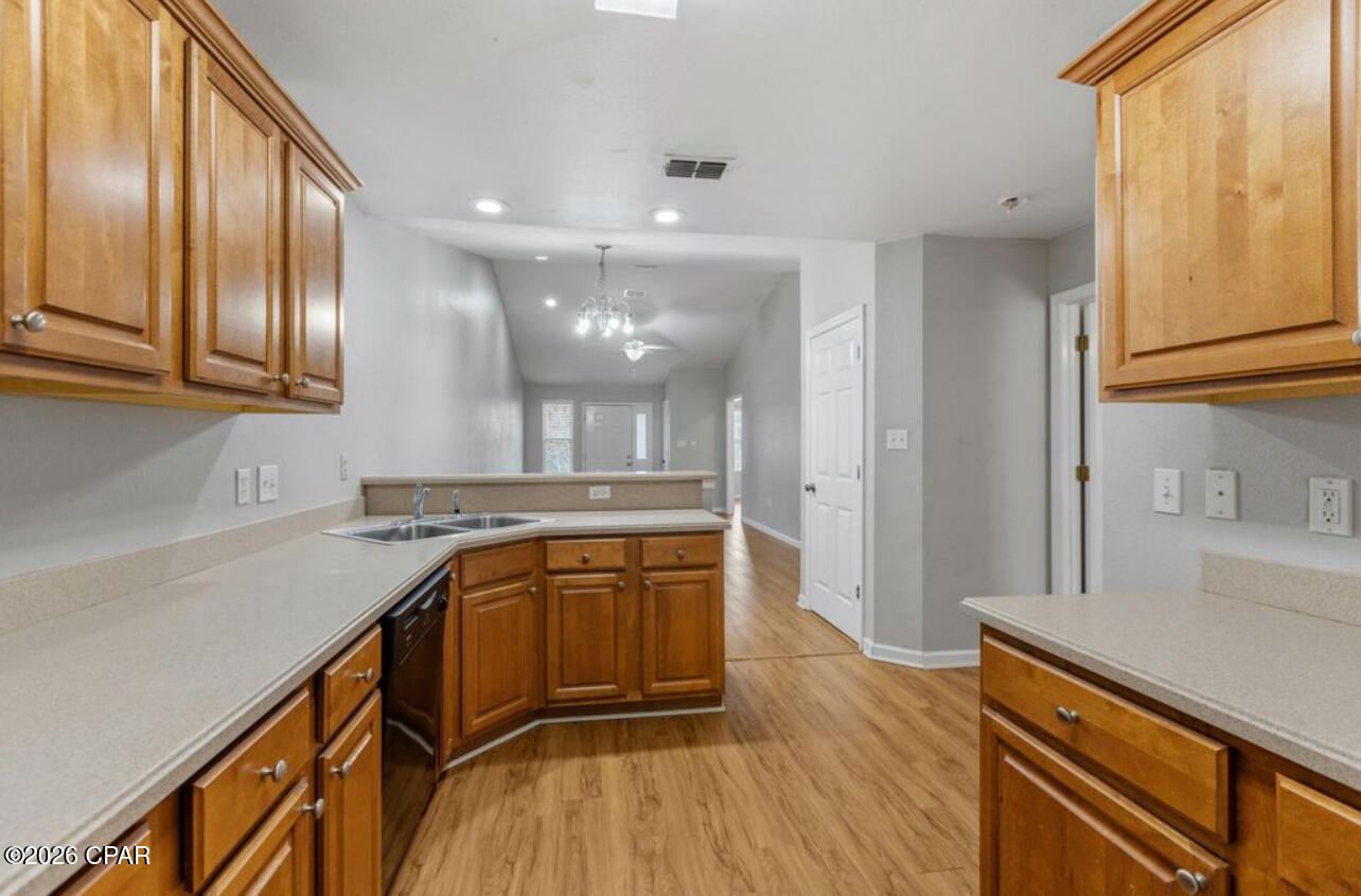 Listing photo id 14 for 2414 Quazar Circle