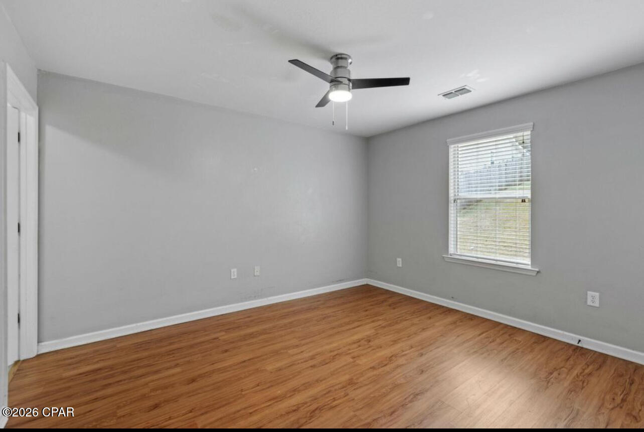 Listing photo id 19 for 2414 Quazar Circle