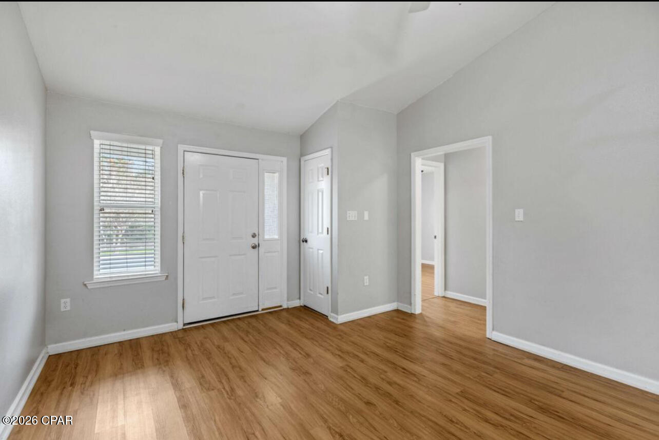 Listing photo id 4 for 2414 Quazar Circle
