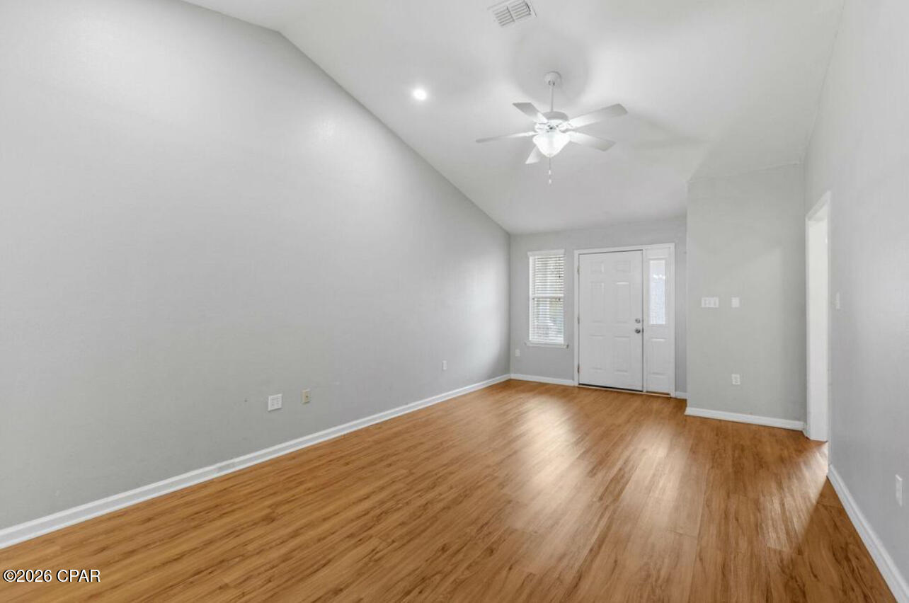 Listing photo id 6 for 2414 Quazar Circle