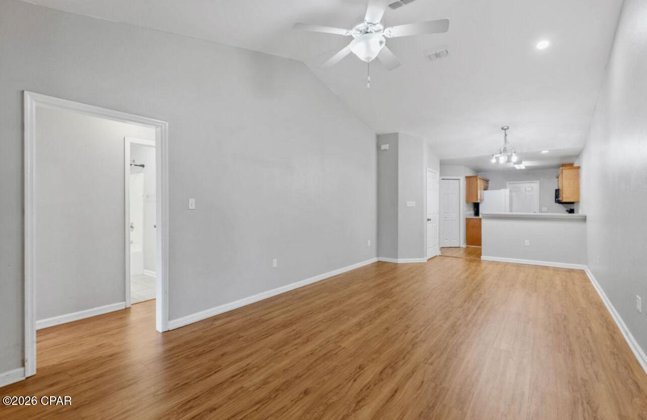 Listing photo id 7 for 2414 Quazar Circle