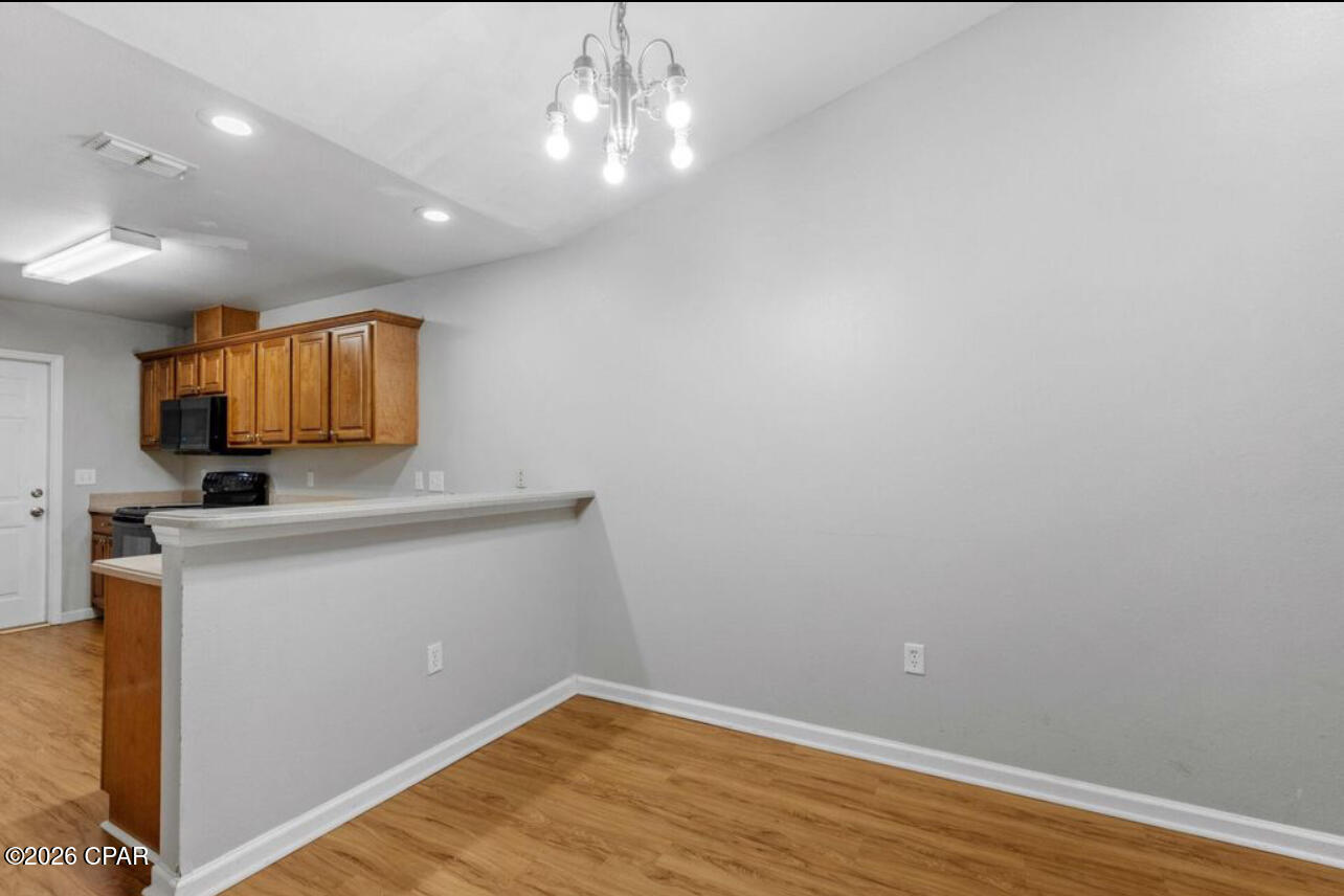 Listing photo id 9 for 2414 Quazar Circle