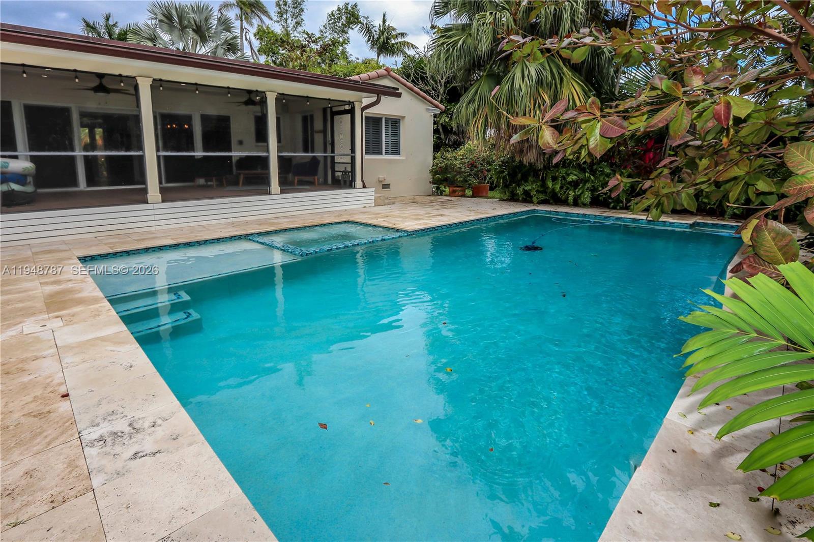 Hollywood Lakes Section