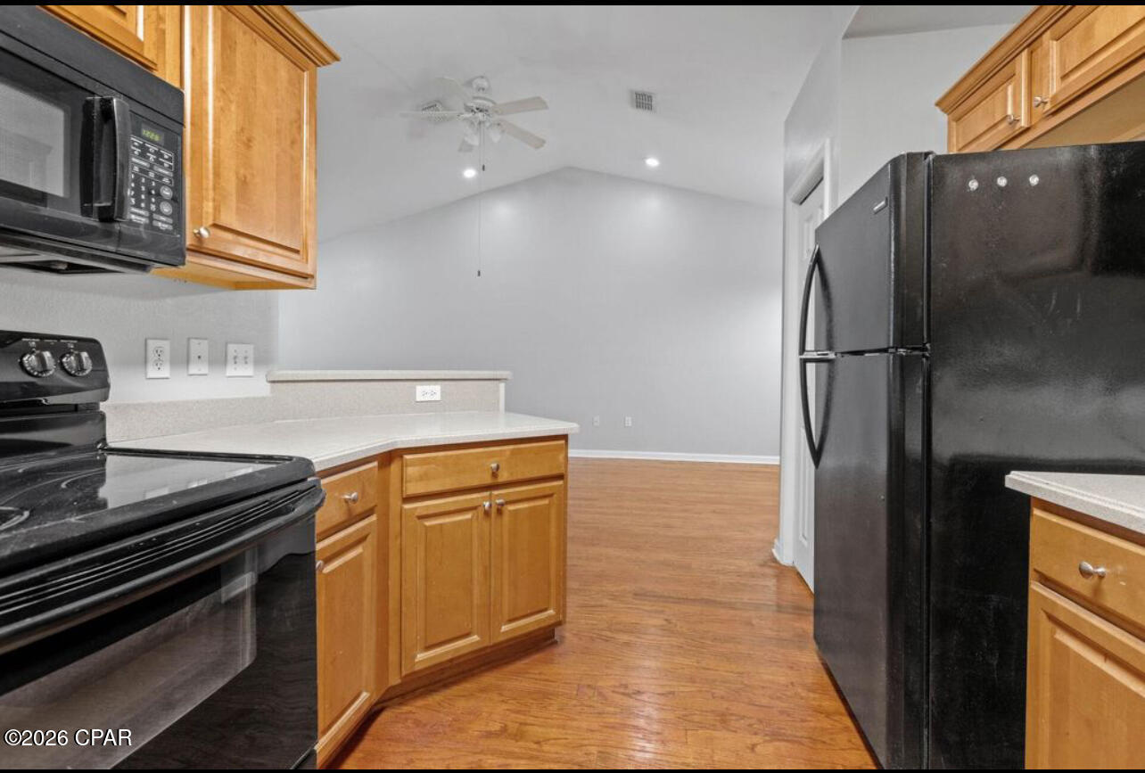 Listing photo id 10 for 1589 Quazar Road