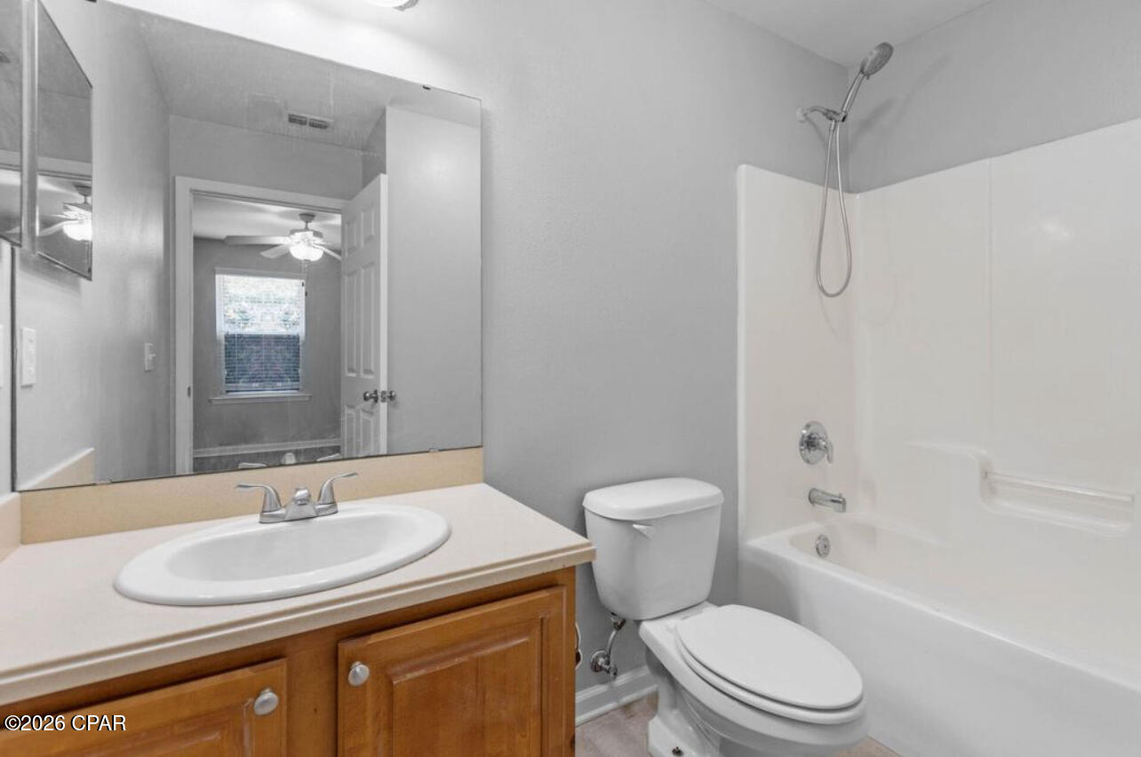 Listing photo id 14 for 1589 Quazar Road