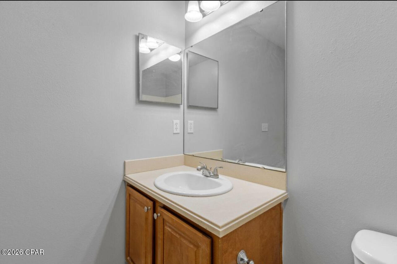 Listing photo id 15 for 1589 Quazar Road