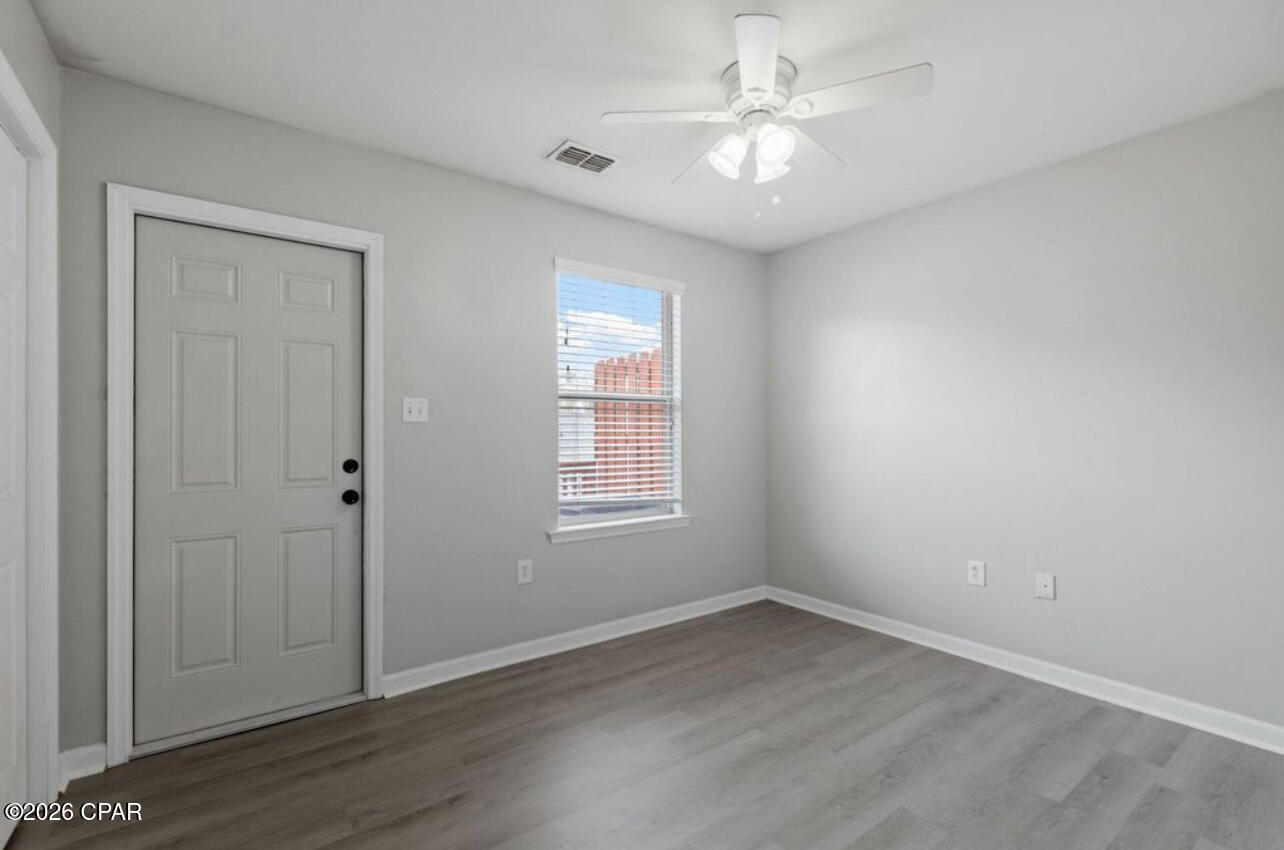 Listing photo id 21 for 1589 Quazar Road