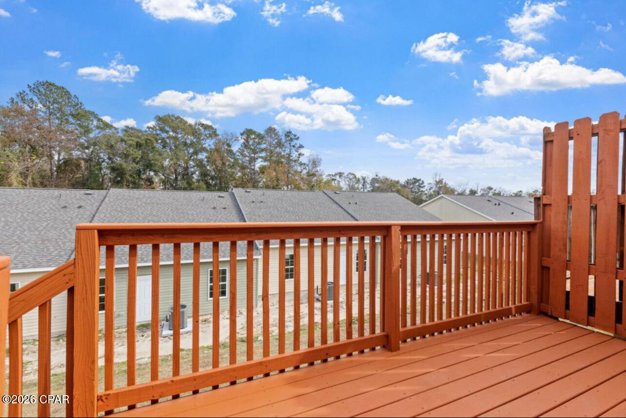 Listing photo id 26 for 1589 Quazar Road