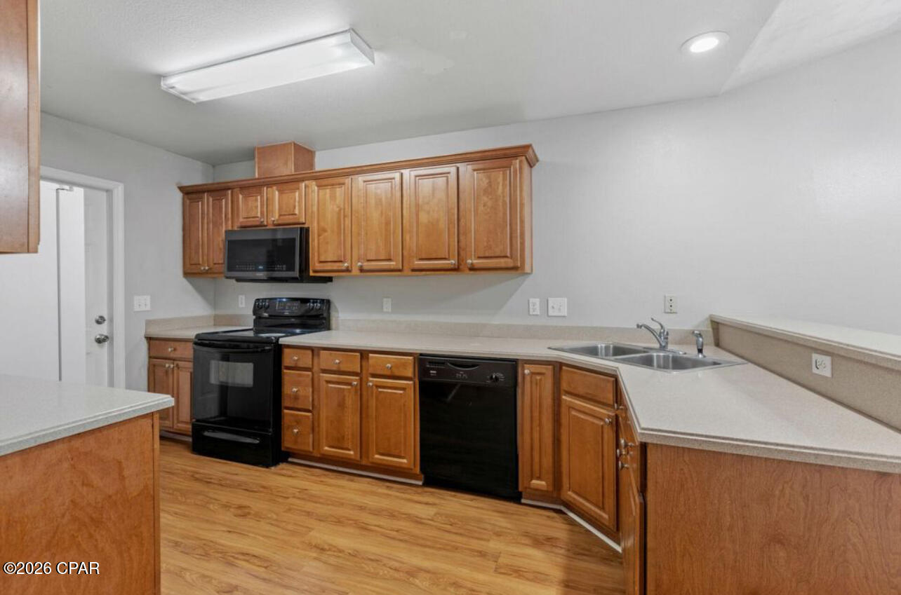Listing photo id 4 for 1587 Quazar Road