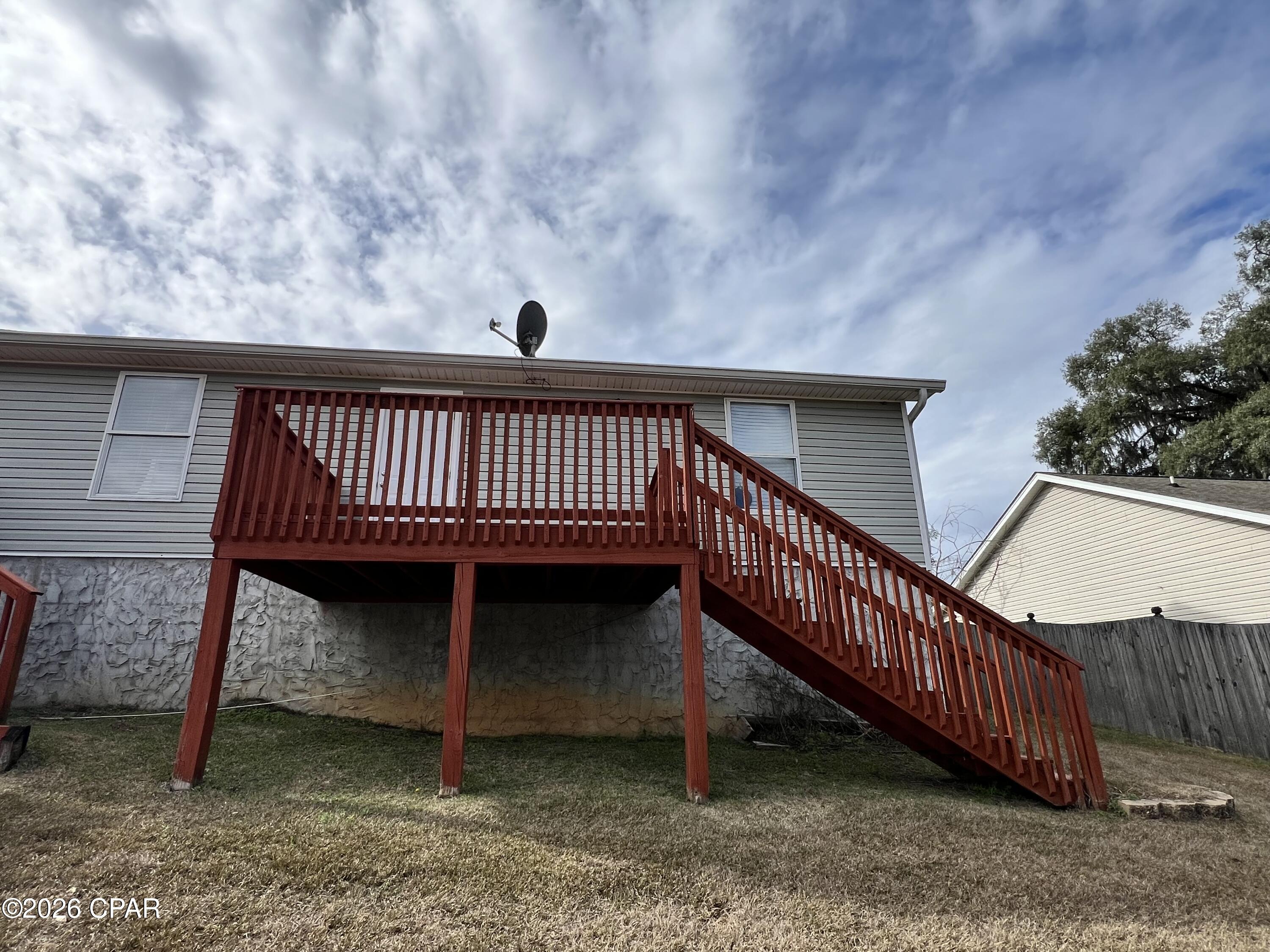 Listing photo id 5 for 1587 Quazar Road