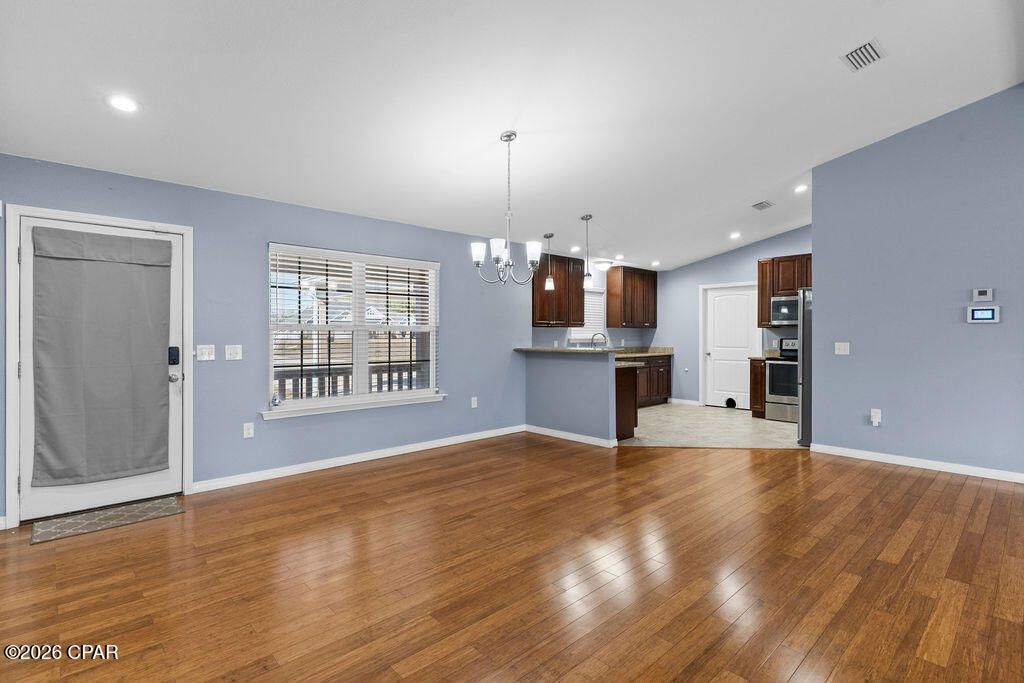 Image 10 For 561 Lakepointe Drive