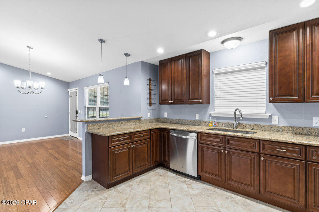 Image 14 For 561 Lakepointe Drive