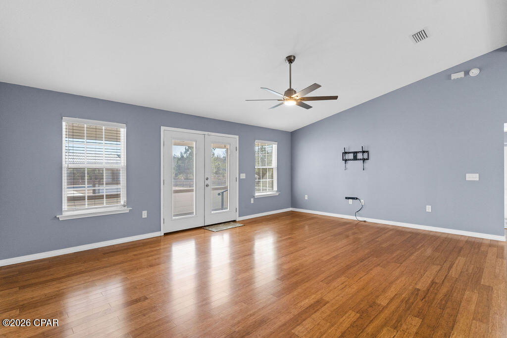 Image 7 For 561 Lakepointe Drive