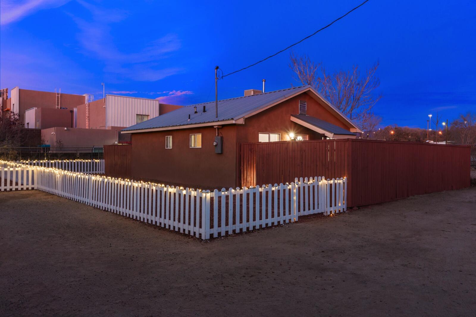 Downtown UNM Albuquerque Homes with Sun Room