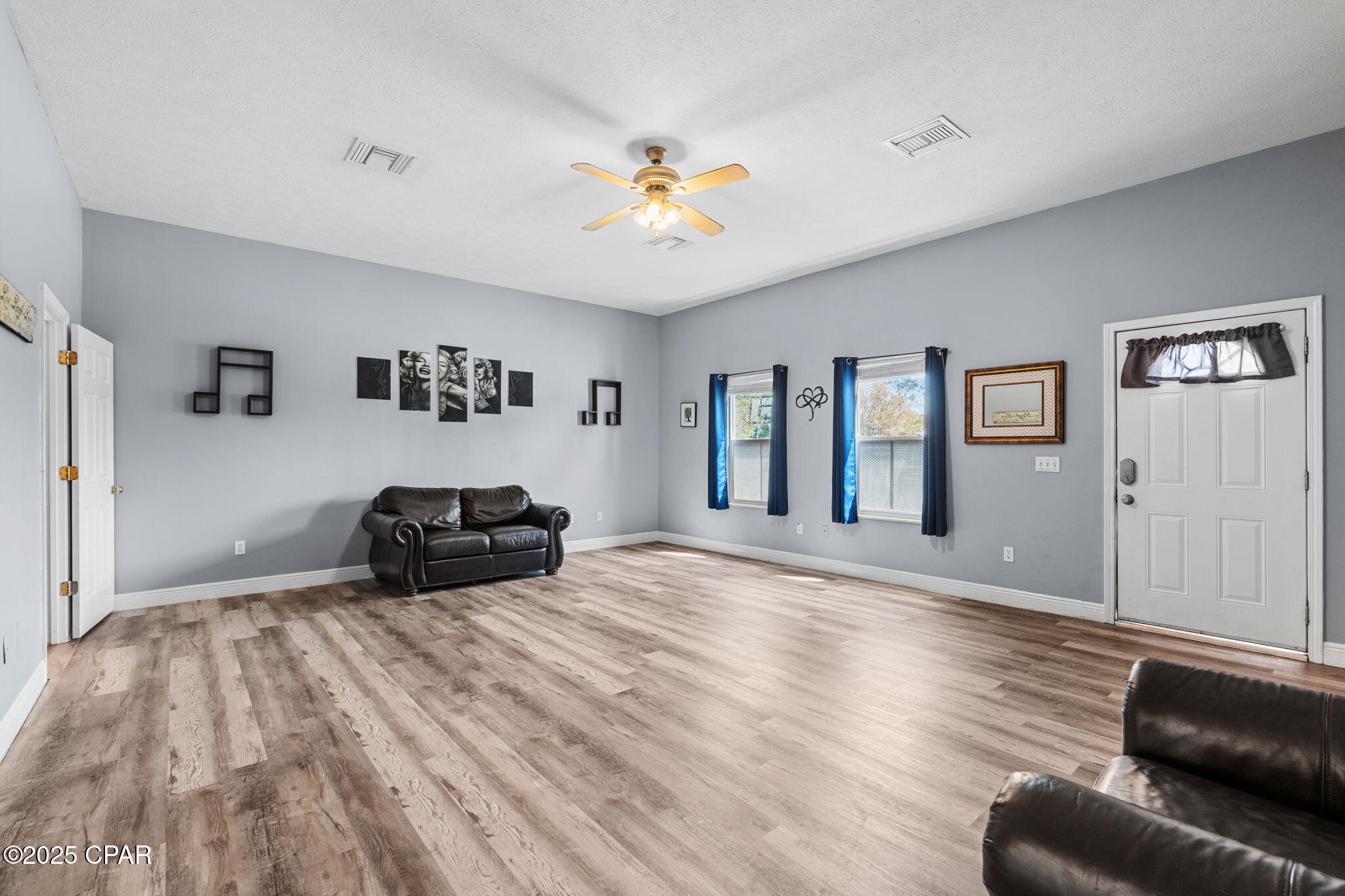 Image 3 For 897 Beach Way