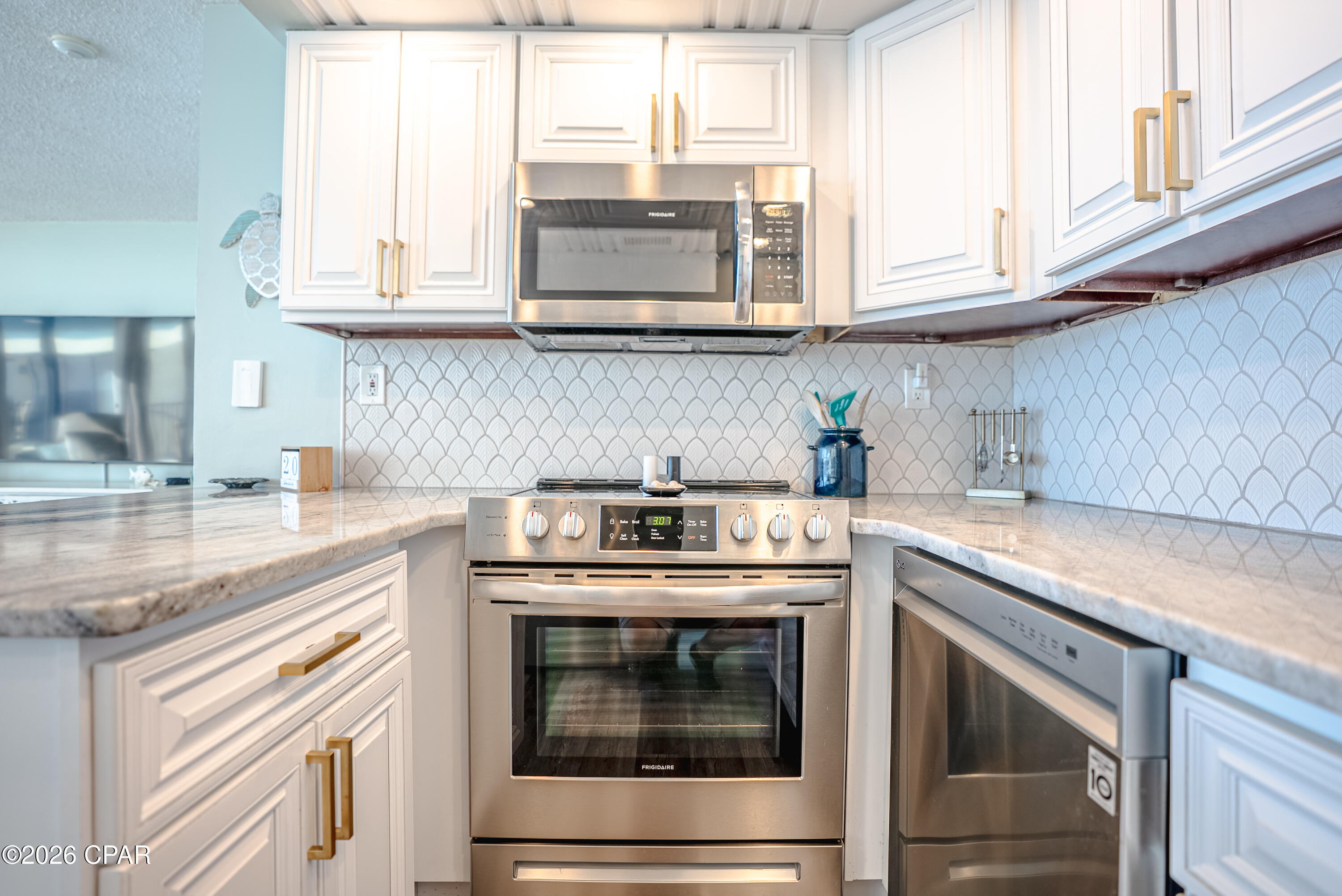 Image 15 For 9850 Thomas Drive 1208e