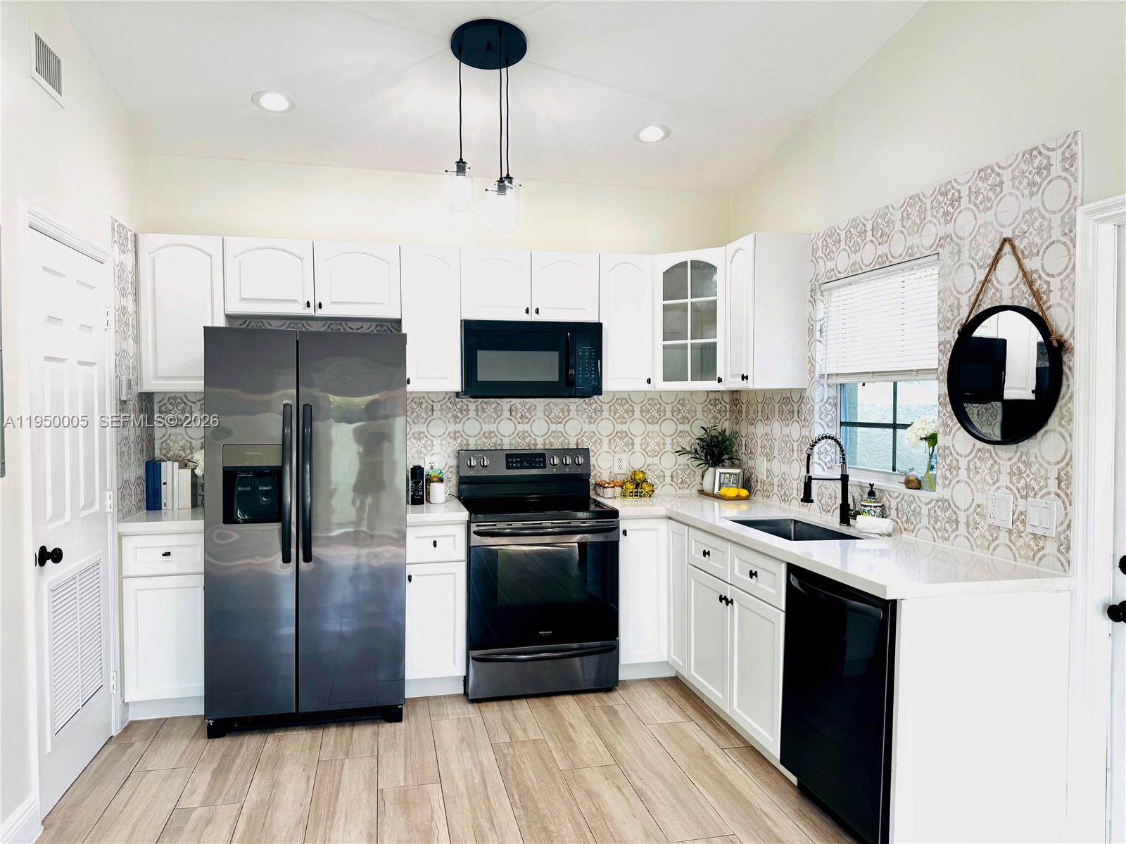 Lauderdale Park 6-33 1/2