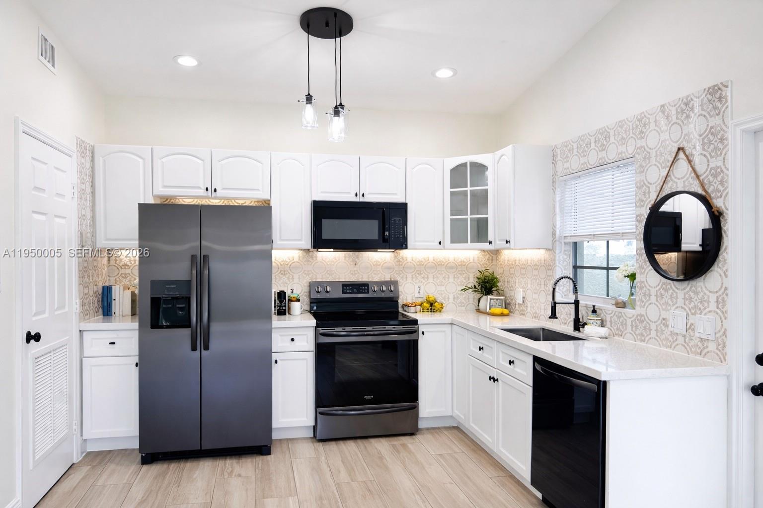 Lauderdale Park 6-33 1/2