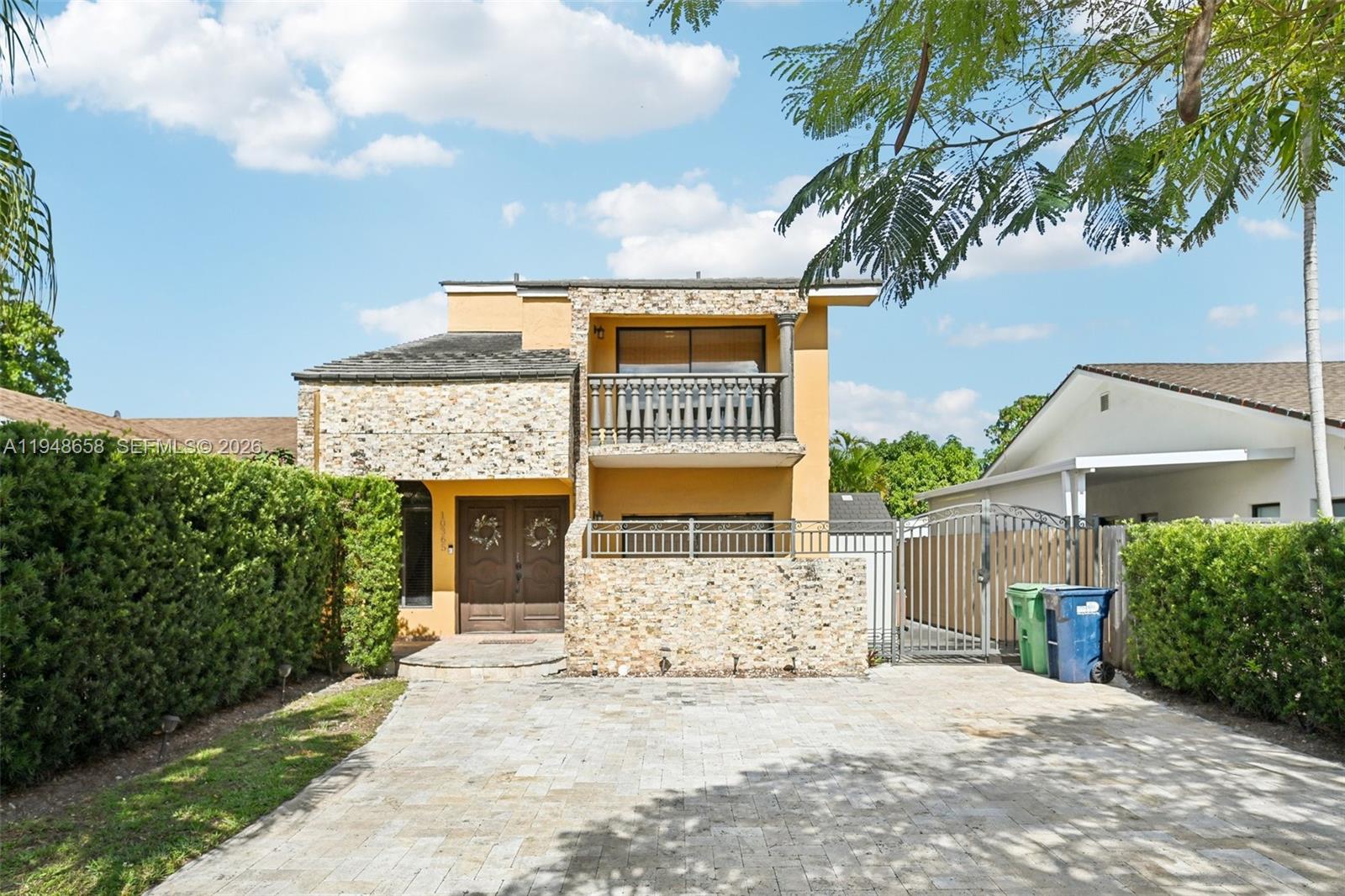 Las Palmas Condo 2/7